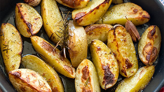 Patate al forno croccanti e saporite