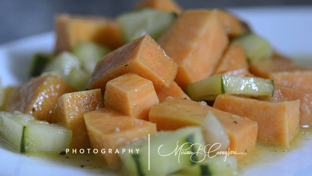 Insalata di patate dolci e cetrioli